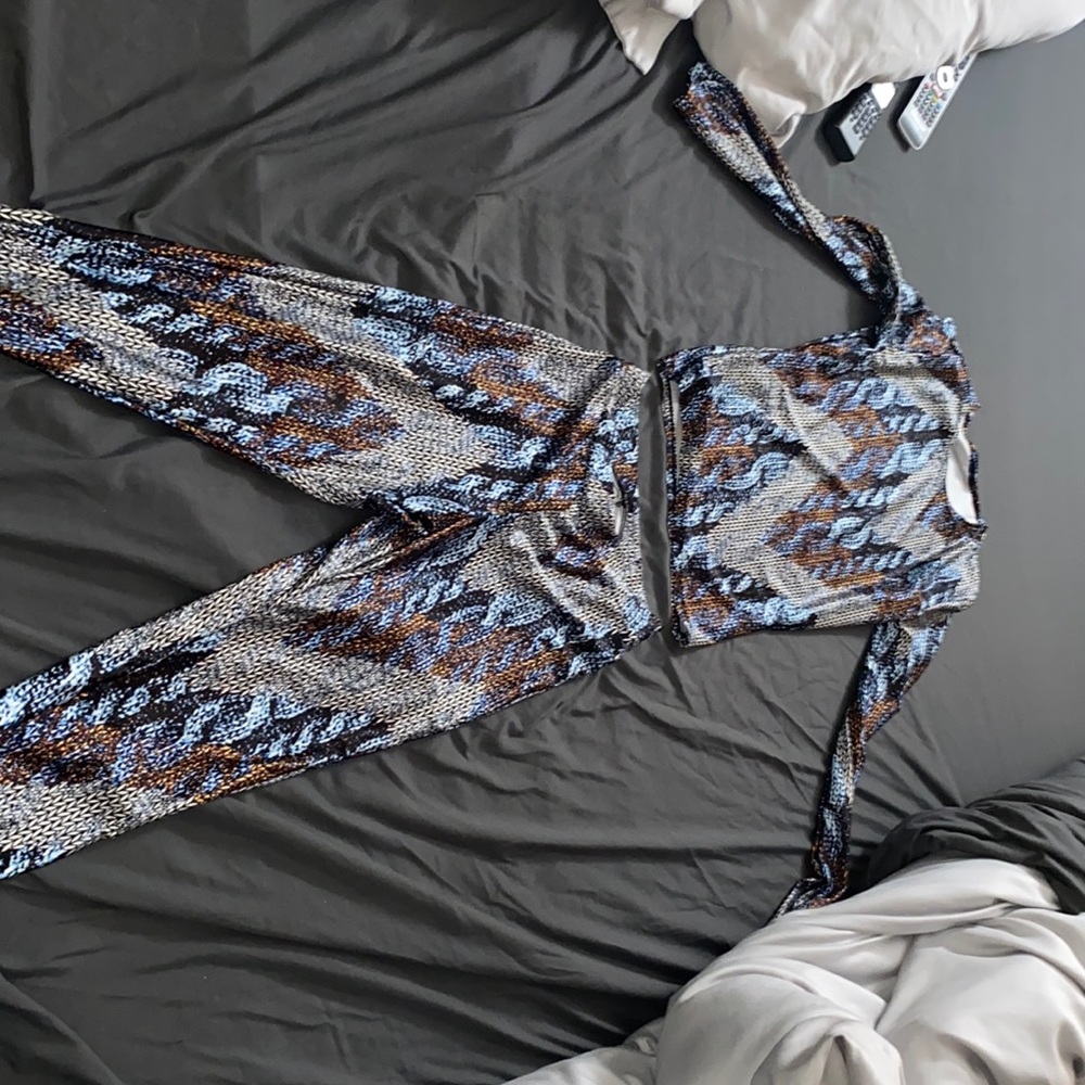 Two piece leggings and top stretchy and beautiful